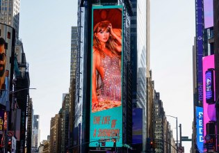 Νέο ρεκόρ για την Τέιλορ Σουίφτ: Όλα τα τραγούδια του «The Life of a Showgirl» κατακτούν το Billboard Hot 100