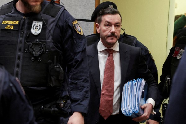 Ρενέ Μπένκο: Ο πτωχευμένος μεγιστάνας ακινήτων δικάζεται για απάτη