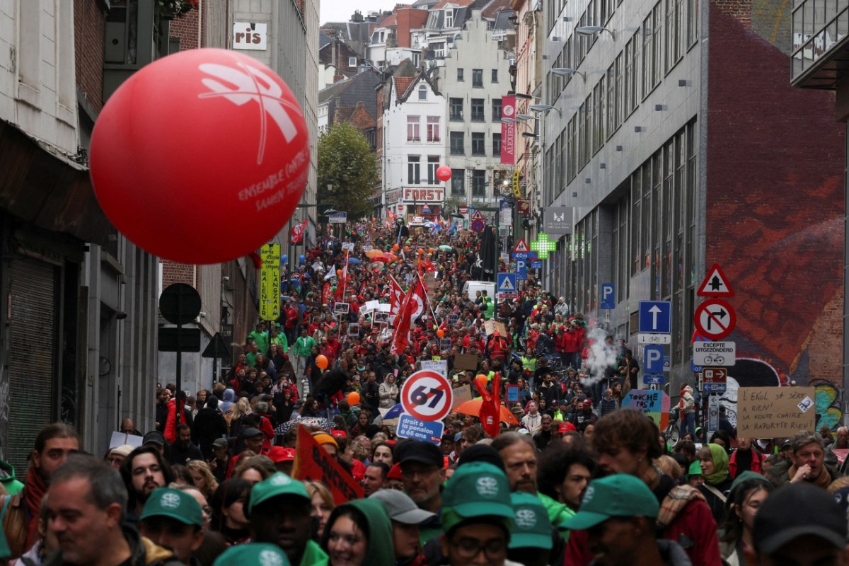 Βέλγιο: Πάνω από 100.000 διαδηλωτές στις Βρυξέλλες κατά των μέτρων λιτότητας – Ακύρωση εκατοντάδων πτήσεων