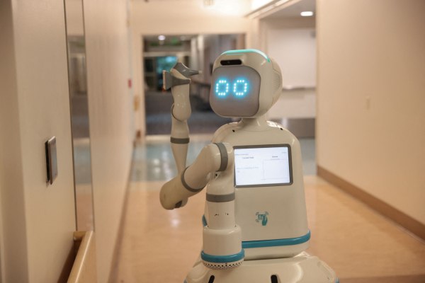 Αυτά τα ρομπότ κατασκευάστηκαν για να φροντίζουν τους ηλικιωμένους – Θα τα εμπιστευόσασταν;