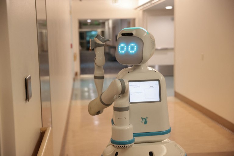 Αυτά τα ρομπότ κατασκευάστηκαν για να φροντίζουν τους ηλικιωμένους – Θα τα εμπιστευόσασταν;