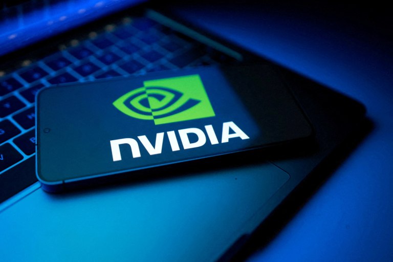 "Nvidia: Η Βασίλισσα της Τεχνητής Νοημοσύνης σε Απίστευτη Αξία $5 Τρισ." 1 2025 10 15T122019Z 1077846824 RC2LEGAMK4M8 RTRMADP 5 ALIGNED DATA CENTERS M A BLACKROCK
