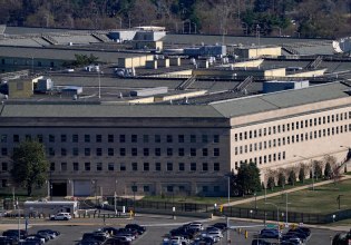 Πεντάγωνο: Οι «φίλοι» του Τραμπ θα πληρώσουν την μισθοδοσία του στρατού εν μέσω αναστολής πληρωμών