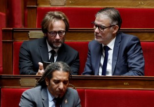 Γαλλία: Υπό πίεση οι Σοσιαλιστές για την ανάσα στον Λεκορνί – Υπόσχονται αγώνα για φορολόγηση των υπερπλουσίων