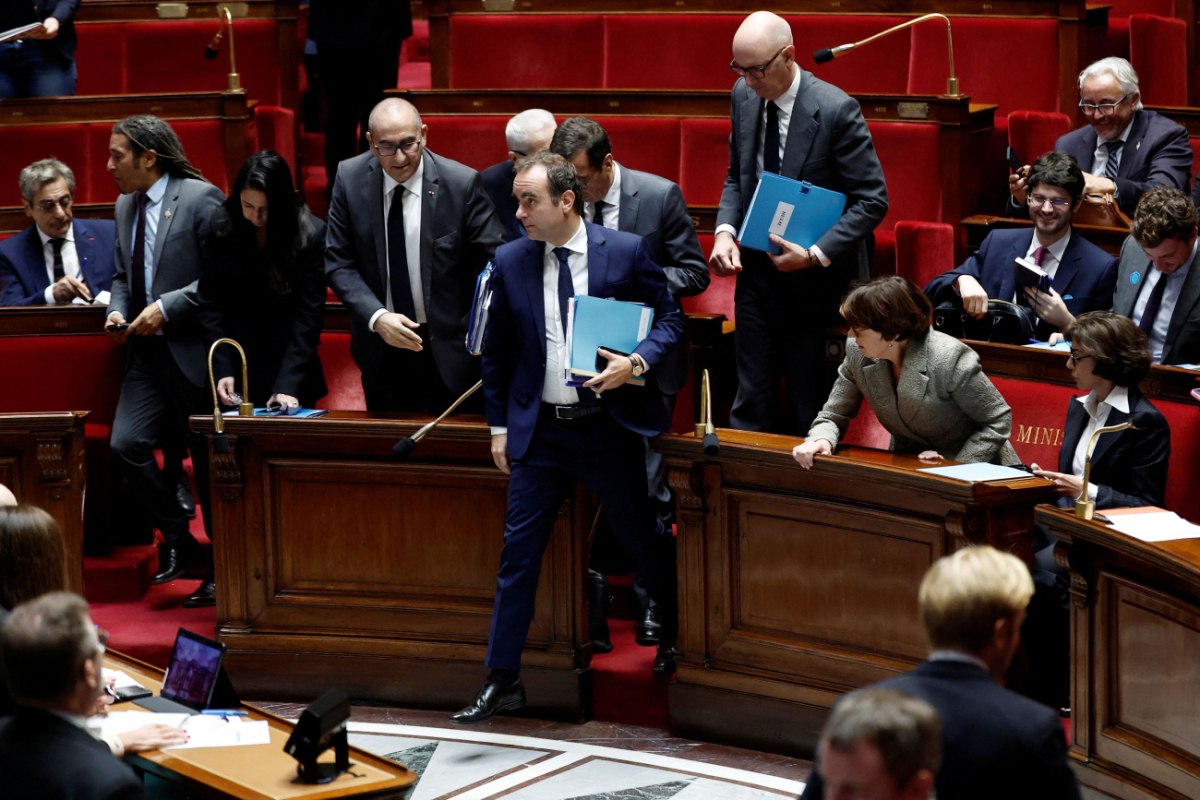 Γαλλία: Απορρίφθηκε η πρόταση μομφής κατά της κυβέρνησης Λεκορνί – Υπέρ 271 ψήφοι έναντι 289 που απαιτούνταν