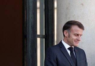 Politico: Ενώ η Γαλλία καίγεται, ο Μακρόν παλεύει να σώσει την υστεροφημία του