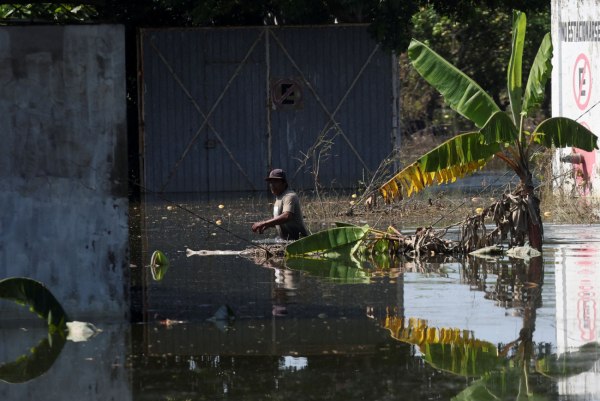 Στους 76 οι νεκροί από τις πλημμύρες στο Μεξικό – 27 αγνοούμενοι
