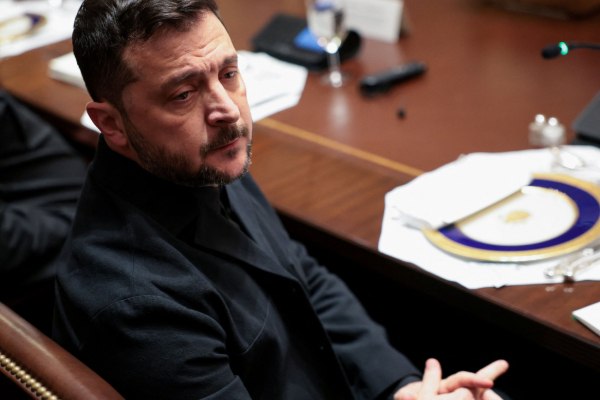 Ο Τραμπ κάλεσε τον Ζελένσκι να συνάψει συμφωνία με τον Πούτιν – «Ρισκάρετε να αντιμετωπίσετε την καταστροφή»