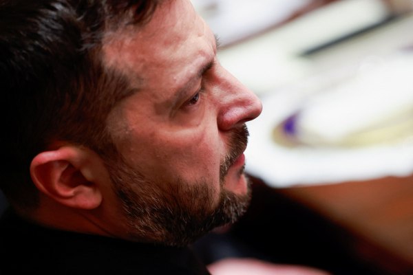 Ζελένσκι: «Χρειαζόμαστε 25 αμερικανικά αντιαεροπορικά συστήματα Patriot» – Νέες ρωσικές επιθέσεις σε υποδομές