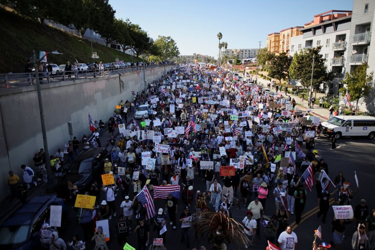 ΗΠΑ – No Kings:  Τεράστια πλήθη στις διαδηλώσεις κατά του Τραμπ – Συγκεντρώσεις σε εκατοντάδες πόλεις