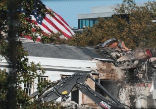 Τραμπ: Κατεδάφισε τον… μισό Λευκό Οίκο για να φτιάξει αίθουσα χορού – Δορυφορικές εικόνες