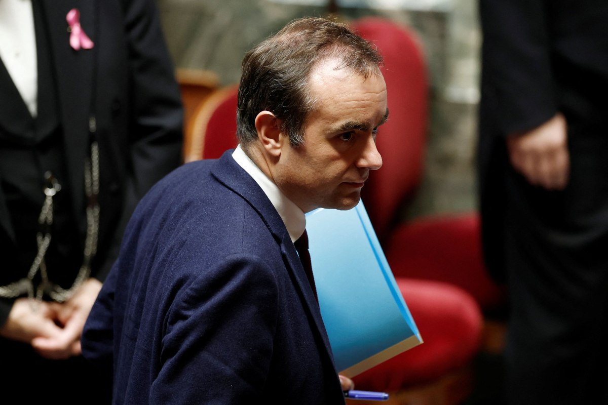 Γαλλία: Ανοιχτό ενδεχόμενο δημοψηφίσματος για το συνταξιοδοτικό – Με τροπολογία η αναστολή της μεταρρύθμισης