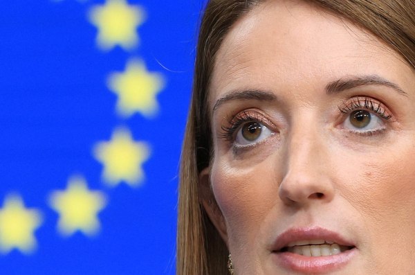 Η πρόεδρος του Ευρωκοινοβουλίου προειδοποιεί: Η στροφή των κεντρώων προς την ακροδεξιά ίσως είναι η μόνη λύση για την ΕΕ