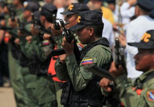 Βενεζουέλα: Ο στρατός δηλώνει ότι κατέστρεψε δύο στρατόπεδα «Κολομβιανών ναρκοτρομοκρατών»