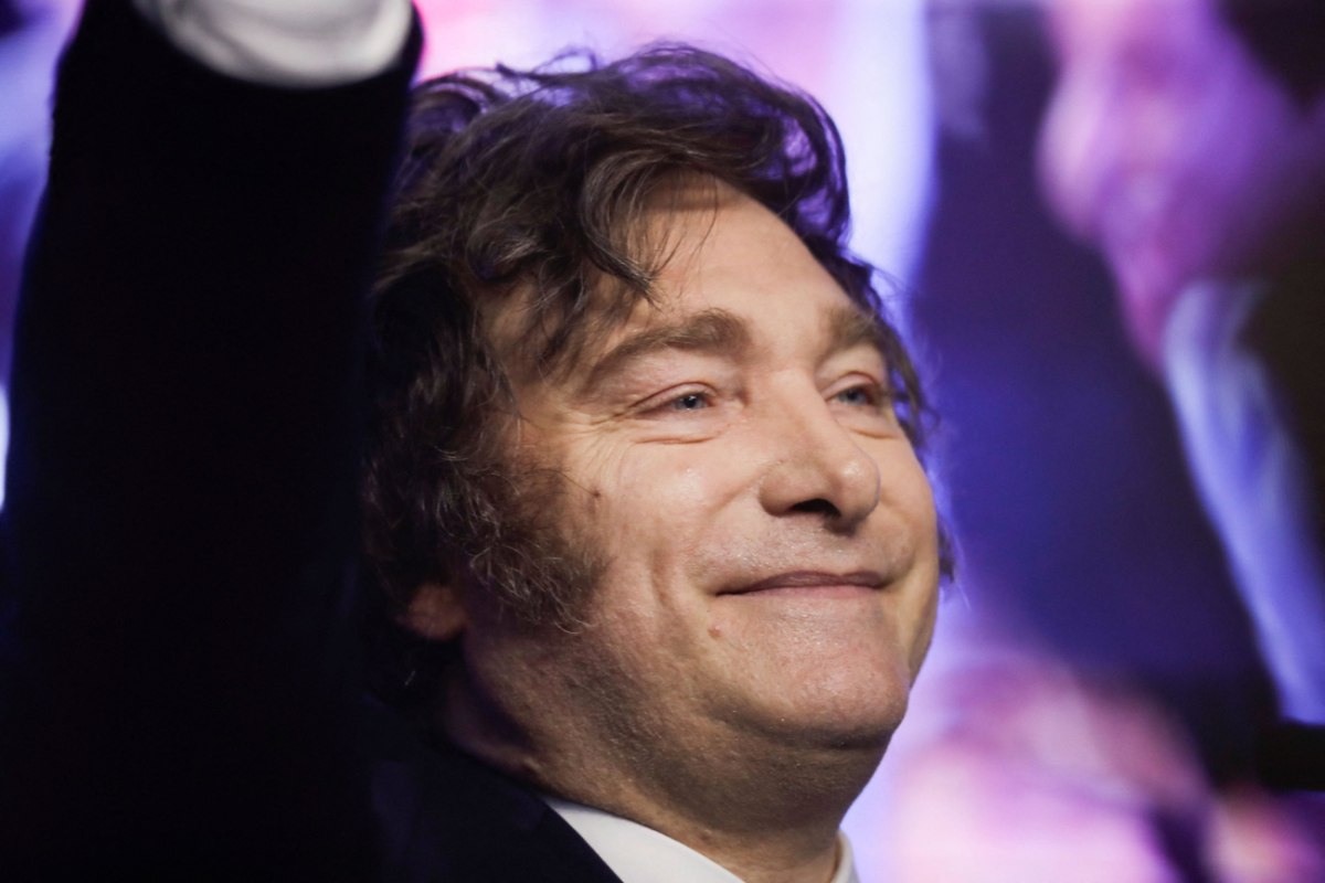 Χαβιέρ Μιλέι: Ο «αναρχοκαπιταλιστής» μαρσάρει το αλυσοπρίονό του