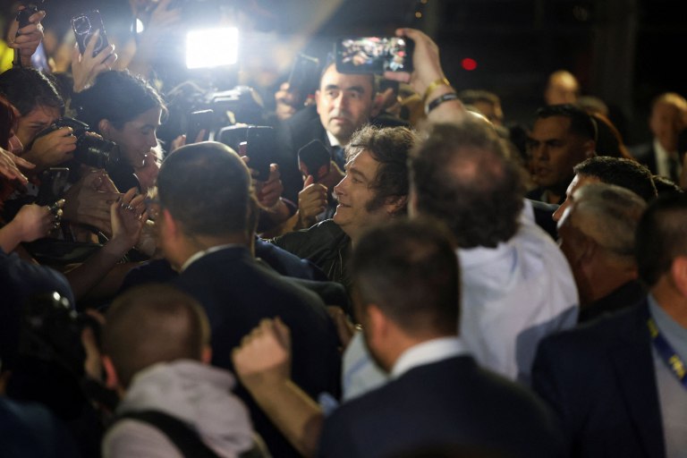 Αργεντινή: «Θα συνεχίσουμε τις μεταρρυθμίσεις», υπόσχεται ο υπερφιλελεύθερος Μιλέι μετά τη σαρωτική νίκη του στις εκλογές