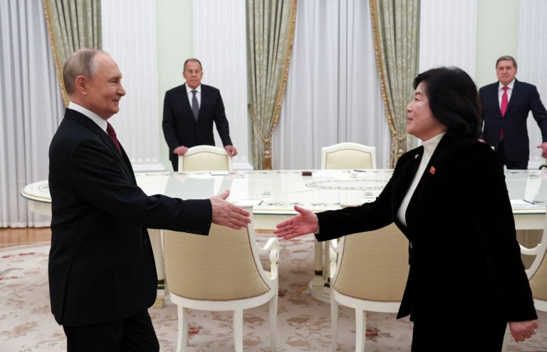 Πούτιν: Οι σχέσεις Μόσχας – Πιονγκγιάνγκ εξελίσσονται «όπως αναμενόταν»