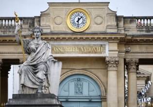 Γαλλία: Ξανά αδιέξοδο – Κυβέρνηση, Ρεπουμπλικάνοι και ακροδεξιά ενάντια στη φορολόγηση των υπερπλουσίων