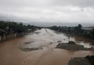 Με ανέμους 300 χλμ/ώρα ο κυκλώνας Μελίσα χτυπά τη Τζαμάικα – Live η πορεία του