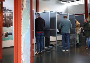 Εκλογές στην Ολλανδία: Στήθος με στήθος η μάχη για την πρωτιά – Βίλντερς και Γέτεν εξασφάλισαν από 26 έδρες