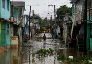 Πάνω από 30 οι νεκροί από τον τυφώνα Μελίσα – Σε «πρωτοφανή επίπεδα» οι καταστροφές στην Τζαμάικα [βίντεο]