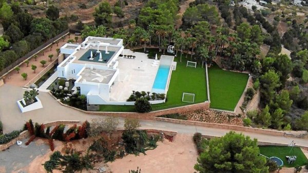Η βίλα-όνειρο του Μέσι στην Ιμπίθα κινδυνεύει