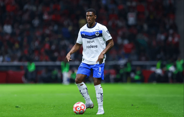 «Κράξιμο» σε Μαρσιάλ: «Δεν έχει ανταποκριθεί στις προσδοκίες»