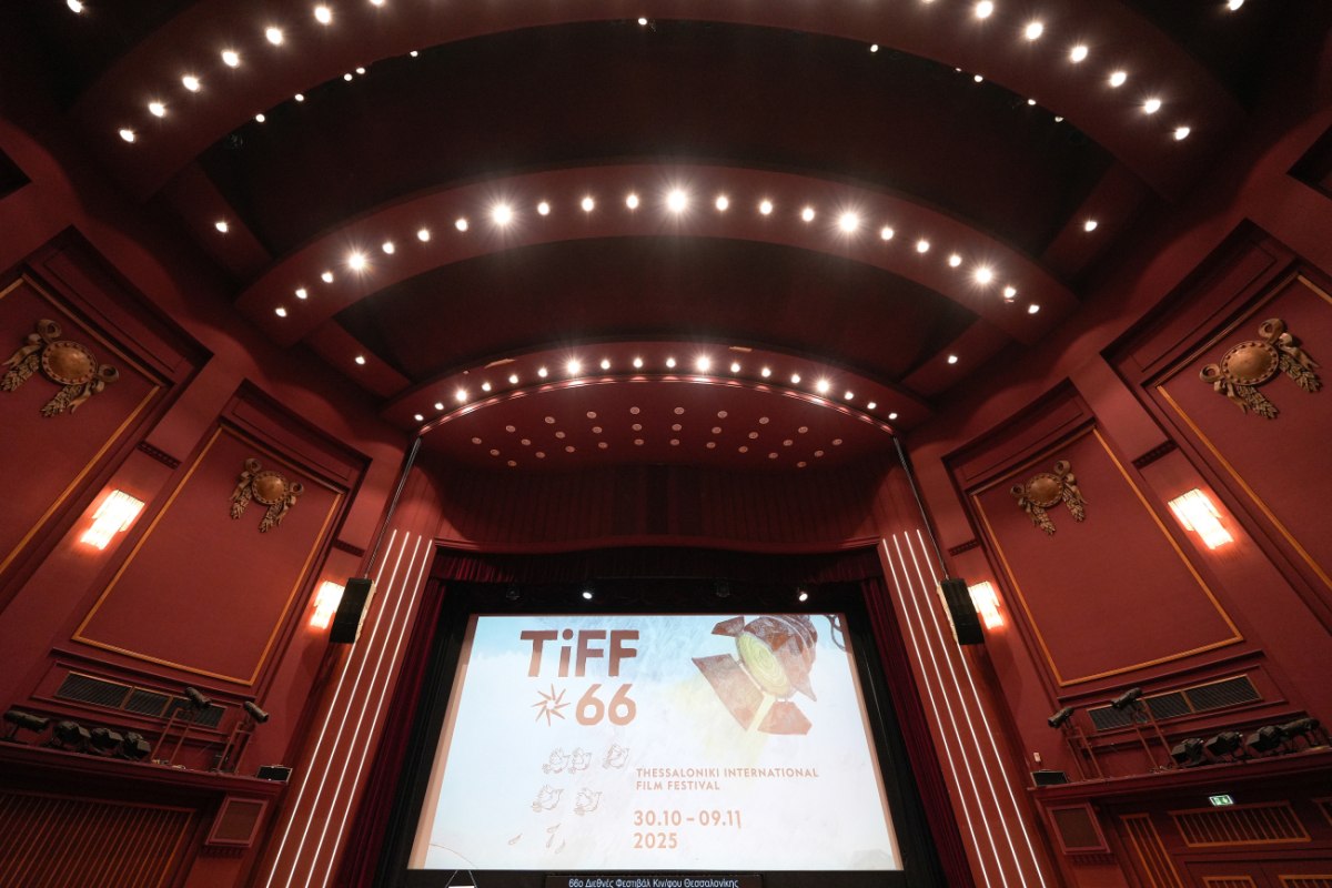 Η λάμψη της Ίντια Μουρ και η «εμφάνιση» του Τζιμ Τζάρμους: Όλα όσα είδαμε στην έναρξη του 66ου ΦΚΘ