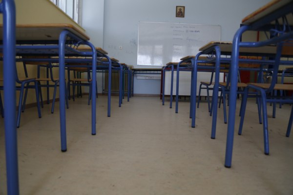 Θεσσαλονίκη: Καθηγητής καταδικάστηκε για σεξουαλική παρενόχληση μαθήτριας στα ιδιαίτερα