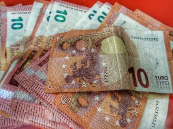 Τα επιδόματα που φέρνει ο Νοέμβριος – Οι προϋποθέσεις και οι δικαιούχοι