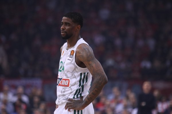 Μπέικον για Σορτς: «Καμία ασέβεια προς τον Παναθηναϊκό, αλλά στην Παρί είχε όλη την εμπιστοσύνη του προπονητή του»