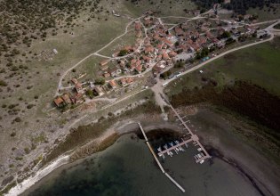 Η Μικρή Πρέσπα κινδυνεύει από την κλιματική αλλαγή – Εικόνες από drone δείχνουν την στάθμη να πέφτει δραματικά