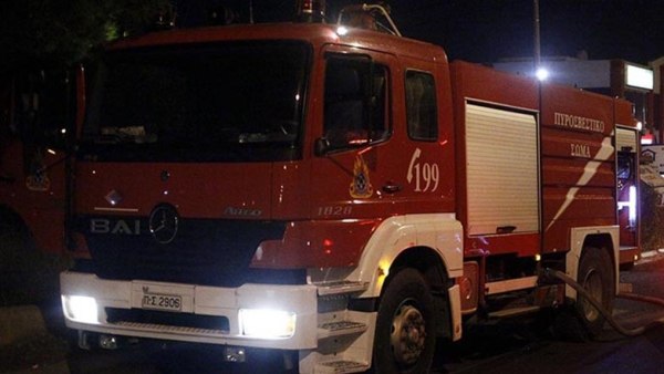 Φωτιά σε ΙΧ στην οδό Λιοσίων στην Αθήνα – Έκλεισε το ρεύμα προς Κηφισό