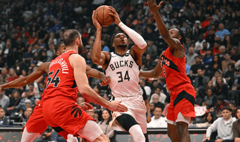 Ράπτορς – Μπακς 116-122: «Οδοστρωτήρας» ο Αντετοκούνμπο στο Τορόντο και 2/2 το Μιλγουόκι