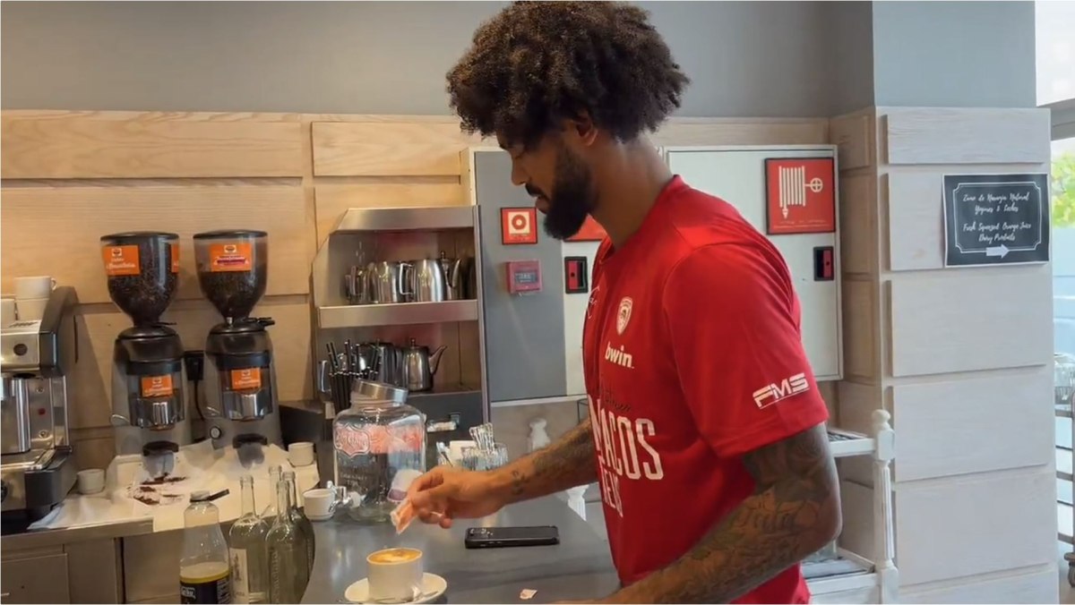 Ολυμπιακός: Η «Kalimera» με τον… barista Ντόρσεϊ (vid)