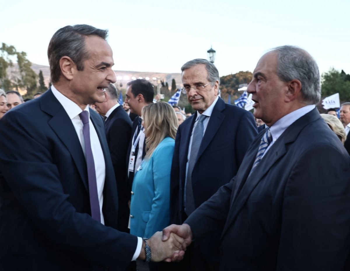 Η παρουσία Καραμανλή, η απουσία Σαμαρά και η διάρρηξη των σχέσεων του Μαξίμου με δομικό κομμάτι της βάσης της ΝΔ