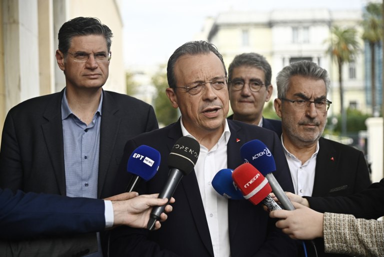 Φάμελλος: Ντροπιαστική για τη Δημοκρατία η τροπολογία για τον Άγνωστο Στρατιώτη, ο Μητσοτάκης θέλει να κρύψει ότι η κοινωνία υποφέρει