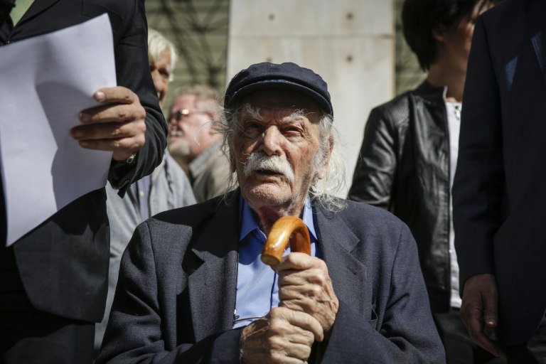 Καμπανάκι για να σωθεί το αρχείο του Μανώλη Γλέζου