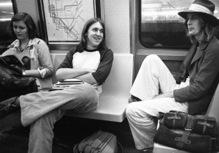 Aχαλίνωτος ηδονισμός μέσα από τα μάτια της νεότητας – Αναμνήσεις από την άγρια δεκαετία του ροκ