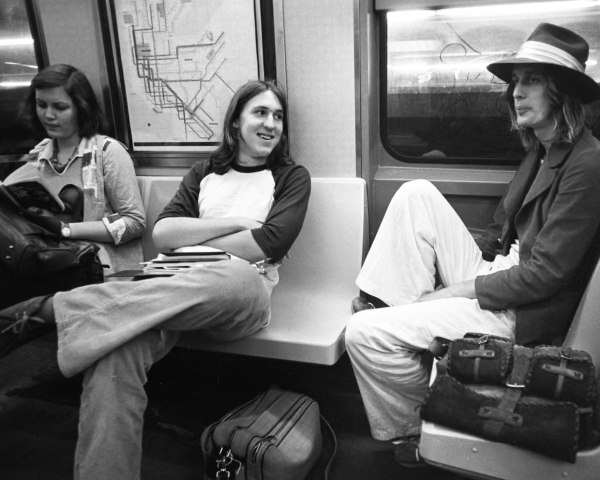 Aχαλίνωτος ηδονισμός μέσα από τα μάτια της νεότητας – Αναμνήσεις από την άγρια δεκαετία του ροκ