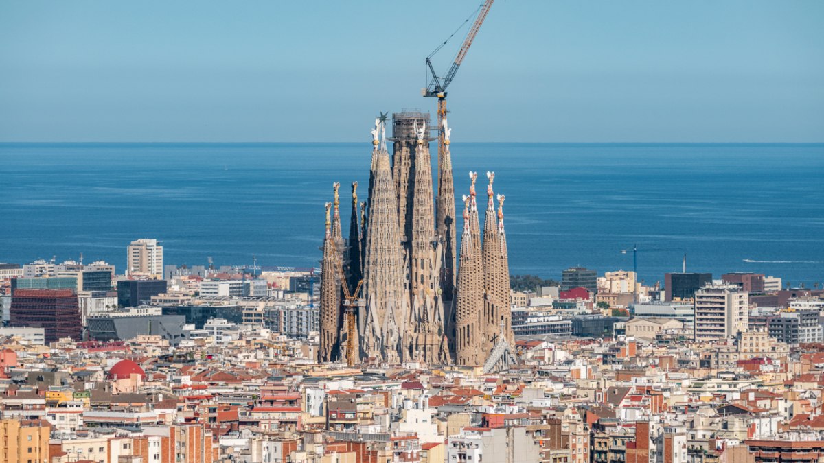 Οι γίγαντες του Θεού: Από τη Σαγράδα Φαμίλια στη Ρουέν, οι πέντε πιο ψηλοί ναοί στον κόσμο φέρνουν δέος
