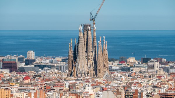 Οι γίγαντες του Θεού: Από τη Σαγράδα Φαμίλια στη Ρουέν, οι πέντε πιο ψηλοί ναοί στον κόσμο φέρνουν δέος