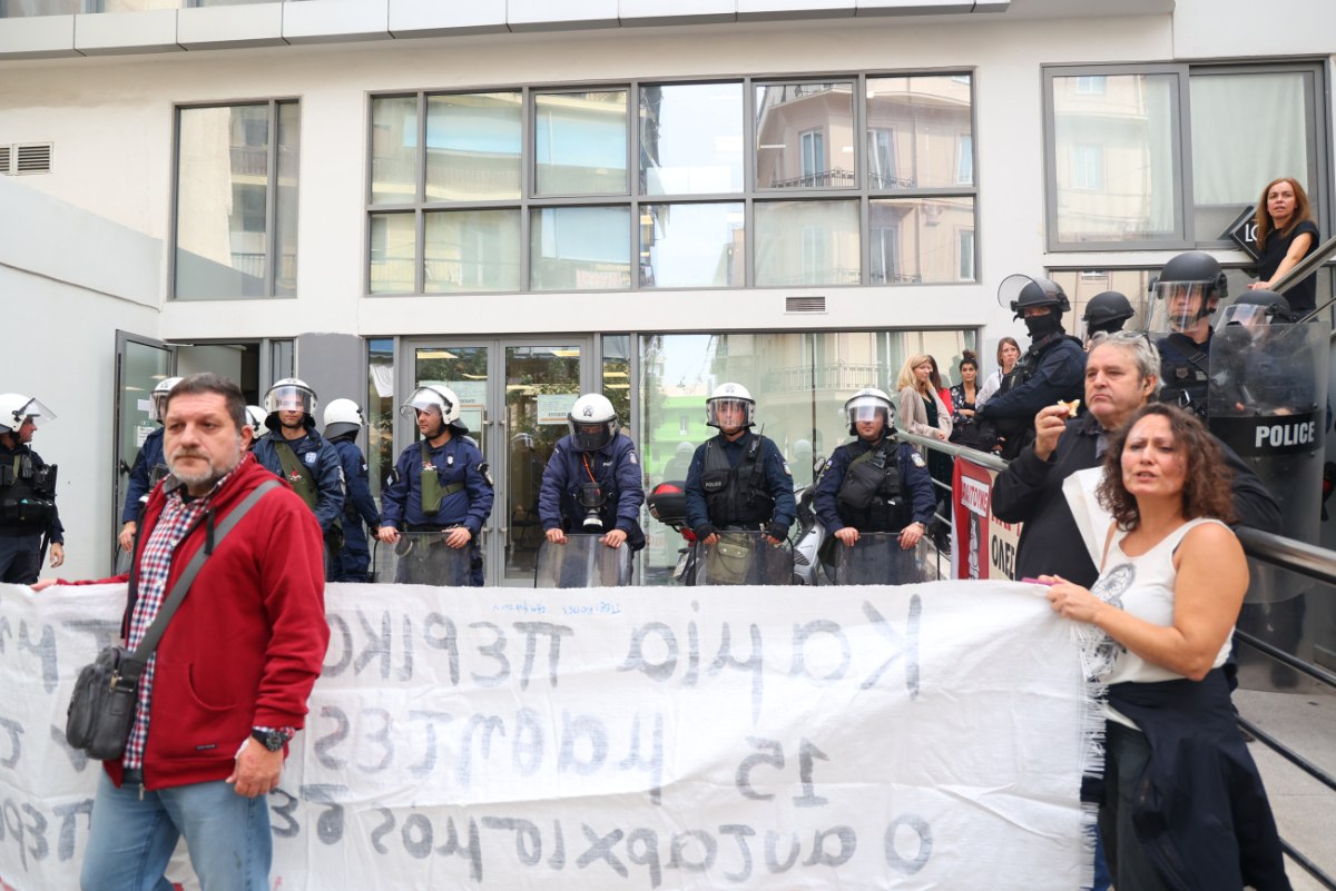 ΠΑΣΟΚ: Να ανακληθούν άμεσα οι συγχωνεύσεις – Καταδικάζουμε τη βίαιη αντιμετώπιση της ΕΛ.ΑΣ.