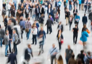 Μιλώντας με την κοινωνία ξανά