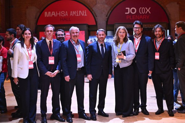 ΠΑΣΟΚ: Τα «απόνερα» του Άμστερνταμ και η παρουσία Ανδρουλάκη