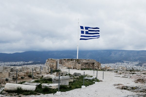 Handelsblatt: Ο λόγος που η Ελλάδα δανείζεται φθηνότερα από Γαλλία και Ιταλία