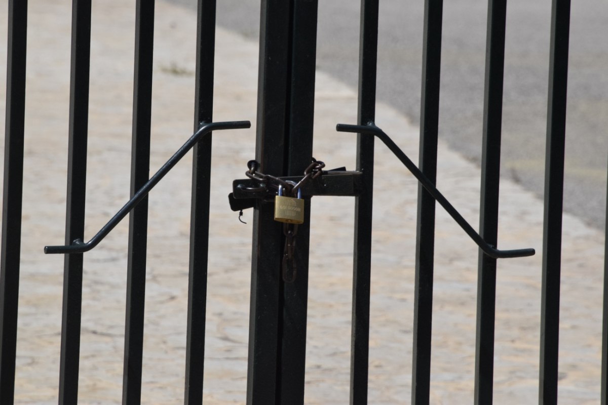 Περιστέρι: Συμπλοκή μαθητών με τούβλα και σκουπόξυλα – Τραυματίστηκαν καθηγητές