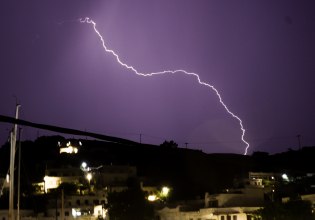 Πάνω από 18.000 κεραυνοί μέσα στη μέρα – Πού έπεσε η περισσότερη βροχή