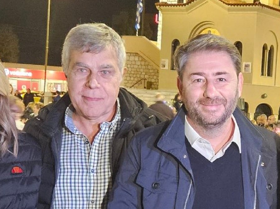 Παραιτήθηκε μετά τις αντιδράσεις ο διευθυντής του γραφείου του Ανδρουλάκη – Είχε αποθεώσει Μητσοτάκη, Δημητριάδη