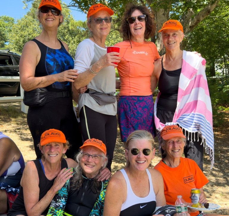 Οι γιαγιάδες του βυθού: Η ομάδα ηλικιωμένων γυναικών που καθαρίζει υποθαλάσσια σκουπίδια